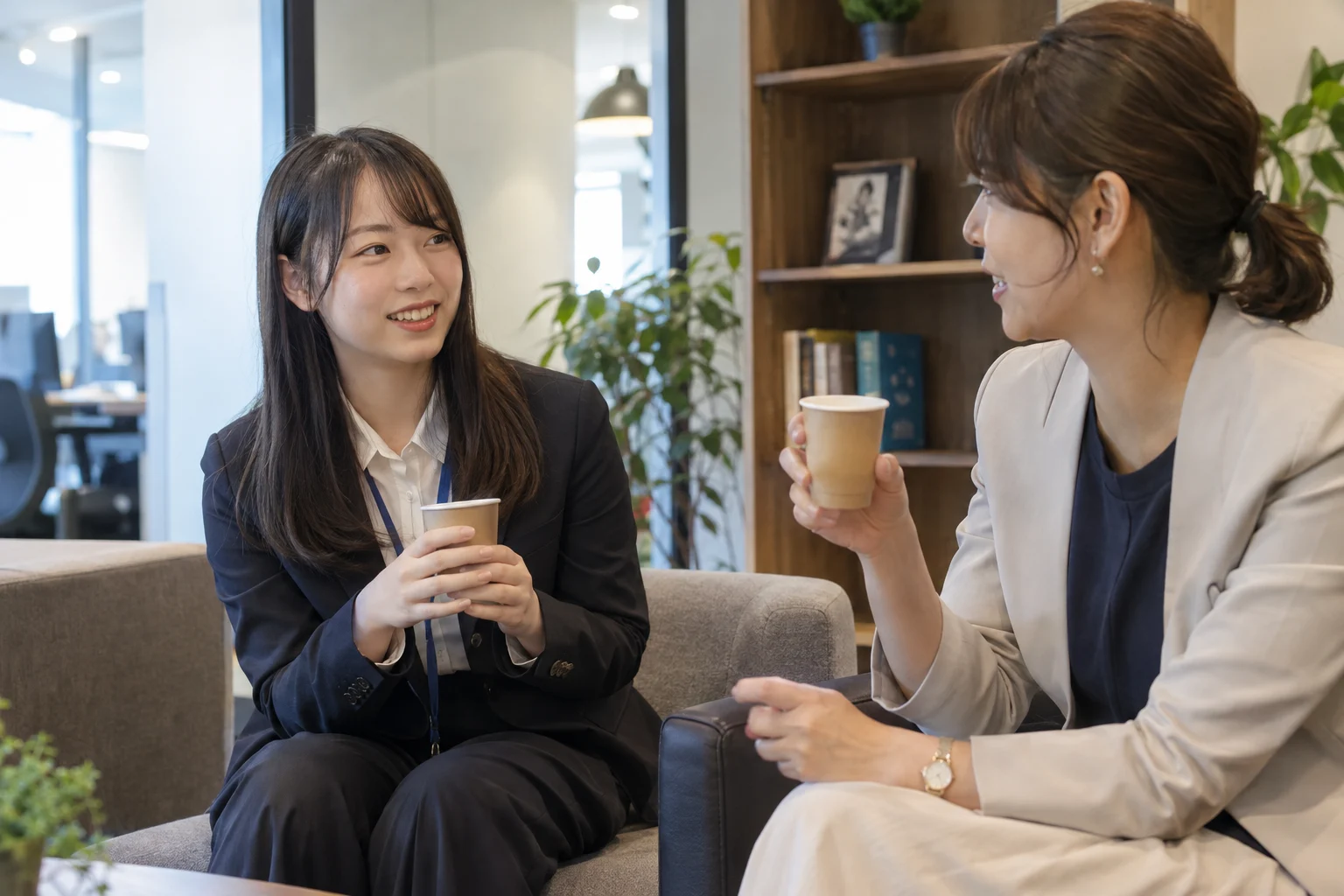 仕事について相談する様子